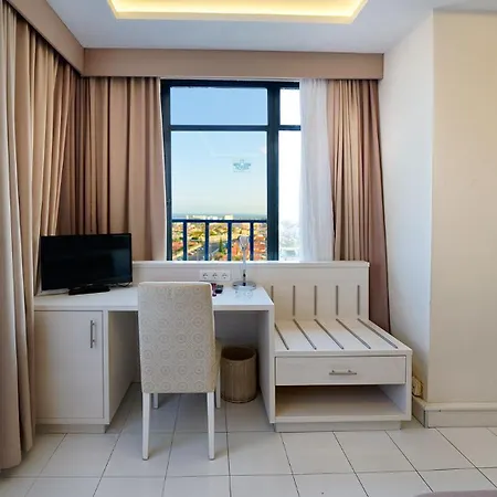 Bull Eugenia Victoria & Отель 3*